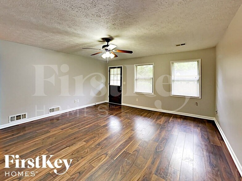 Building Photo - 1793 Merry Oak Rd SW