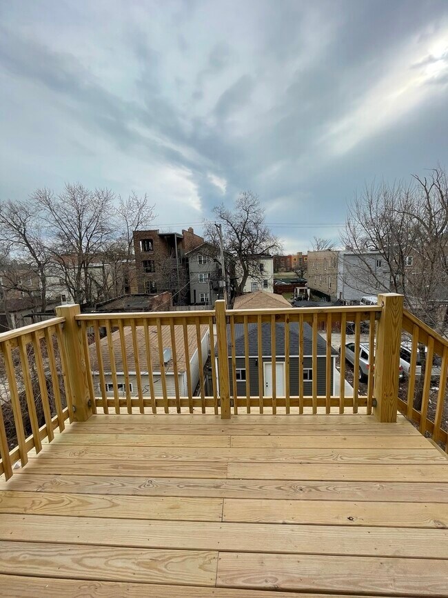 Building Photo - 1531 S Harding Ave