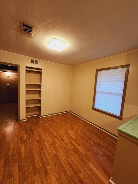 Building Photo - 605 Olive St