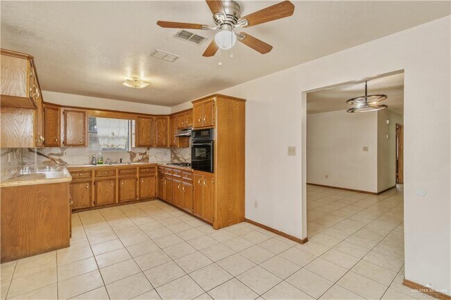 Building Photo - 17 Jessica Jane Ave