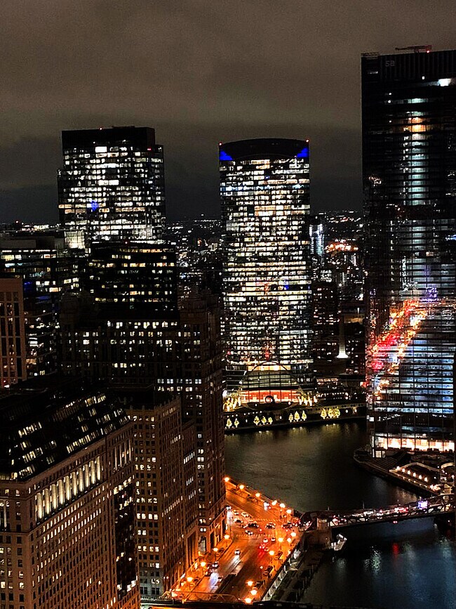 Building Photo - 300 N State St