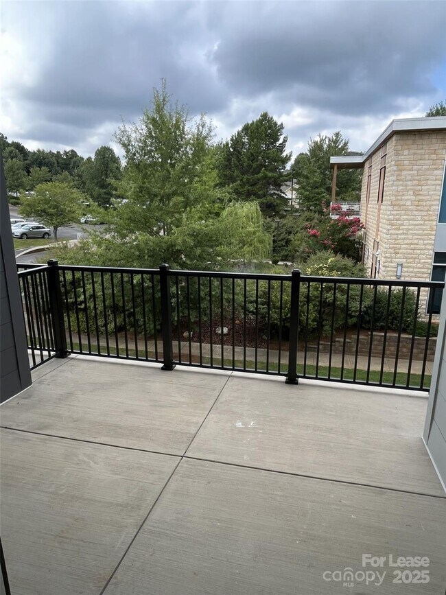 Building Photo - 19546 Greentree Way
