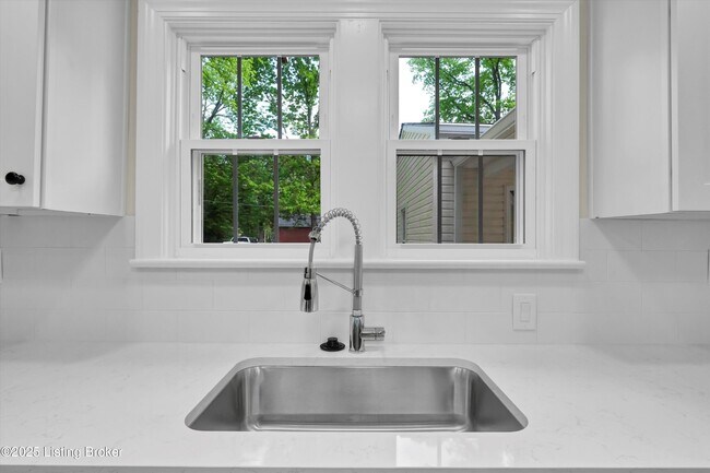 Building Photo - 7613 Norbourne Ave