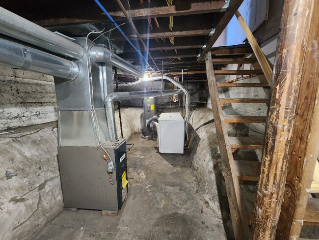 Building Photo - 214 E Belmont St