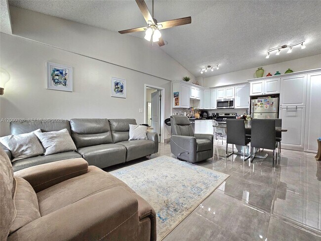 Building Photo - 841 Lyons Rd