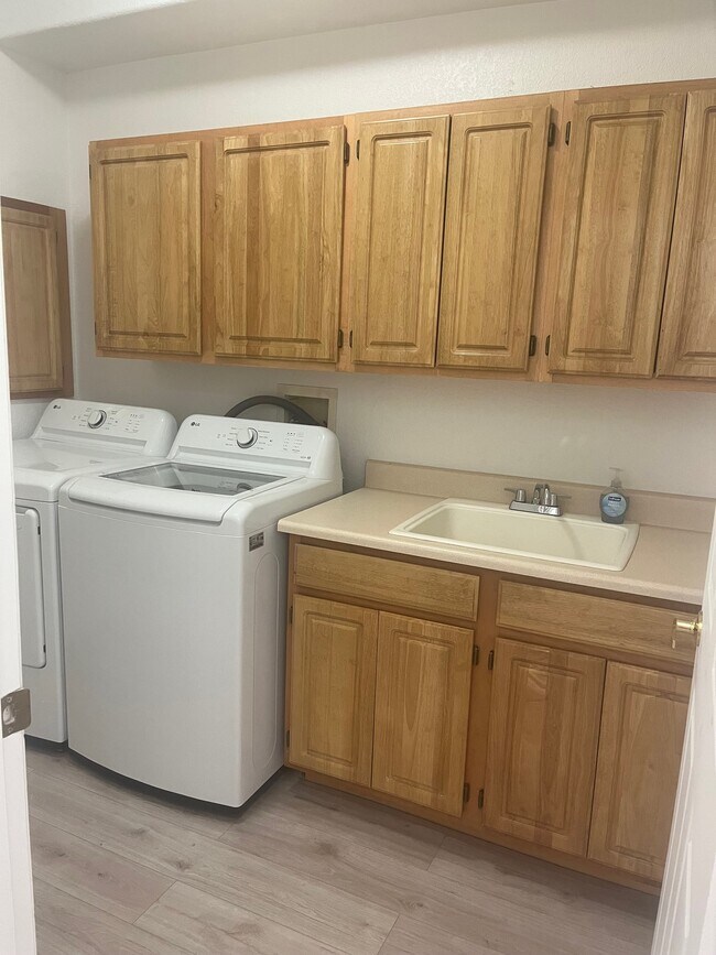 Laundry room - 8772 Bridgeport Bay Ave