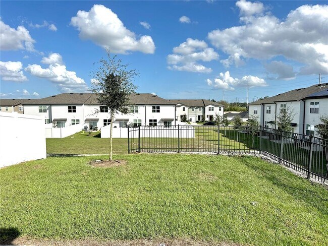 Building Photo - 182 Mandovi St