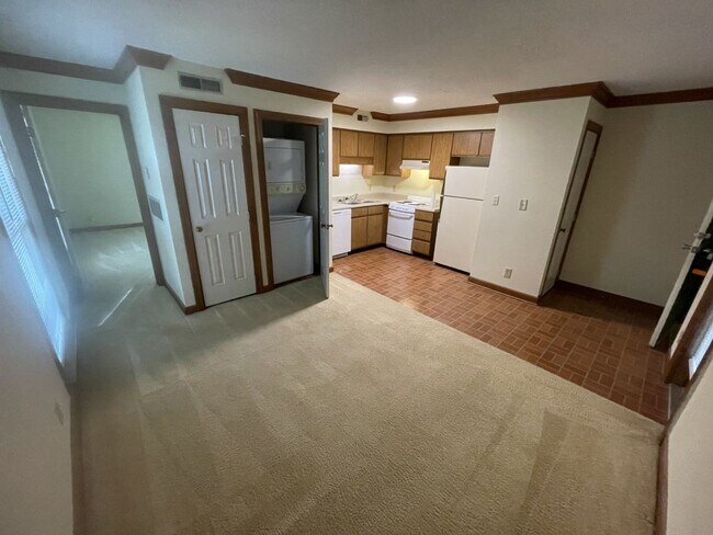 Building Photo - 1 Bedroom 1 Bathroom