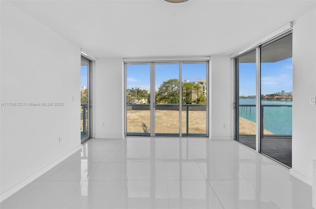 Building Photo - 9901 E Bay Harbor Dr