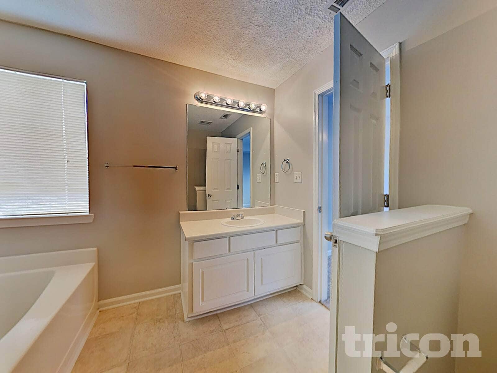 Building Photo - 105 River View Ct