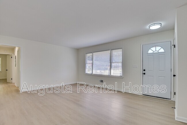 Building Photo - 2618 Providence Ct