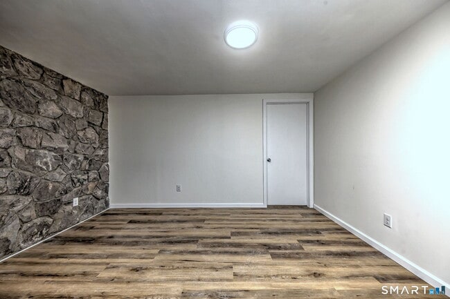 Building Photo - 65 Salem Walk