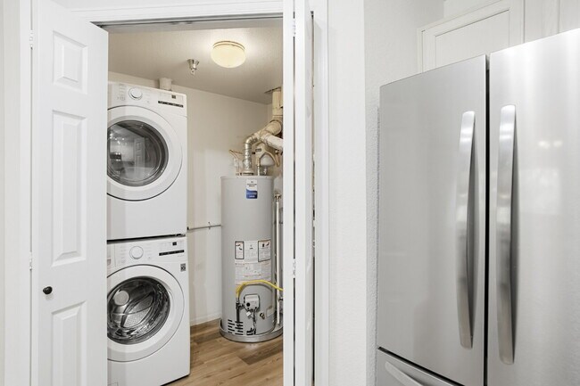 Building Photo - Updated Two Bedroom Condo in Great Location - Community Pool