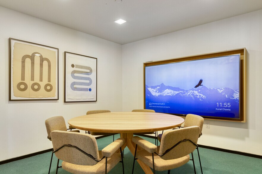 Building Photo - 6200 Hollywood Blvd