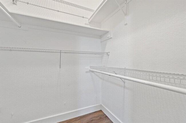 Building Photo - 4711 Spicewood Springs Rd