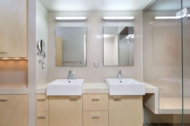 Building Photo - 309 E 5th St