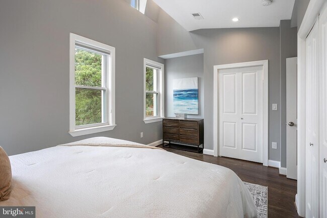 Building Photo - 4023 New Hampshire Ave NW