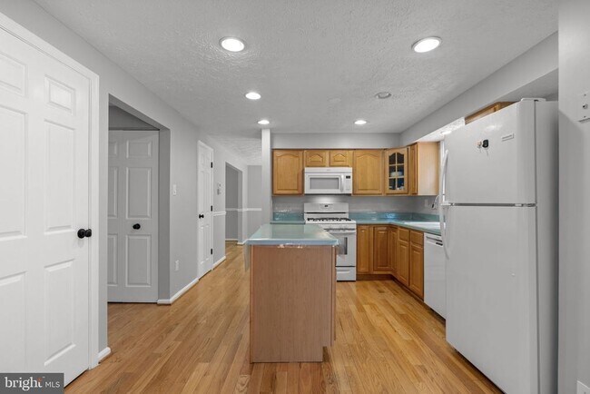 Building Photo - 8428 Braddock Way