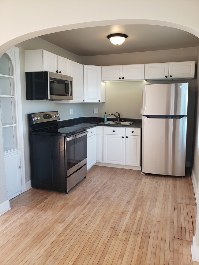 Kitchen - 111 E Jackson St