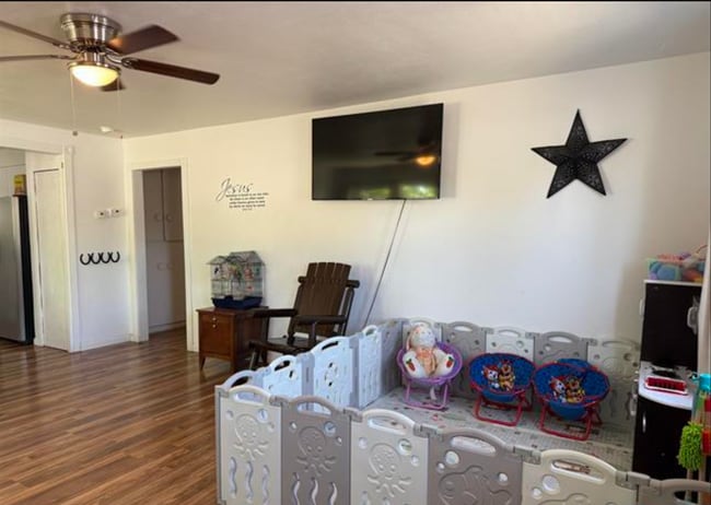 Building Photo - 328 Minckler Ave