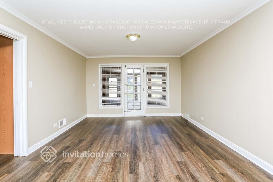 Building Photo - 9147 S Richmond Ave