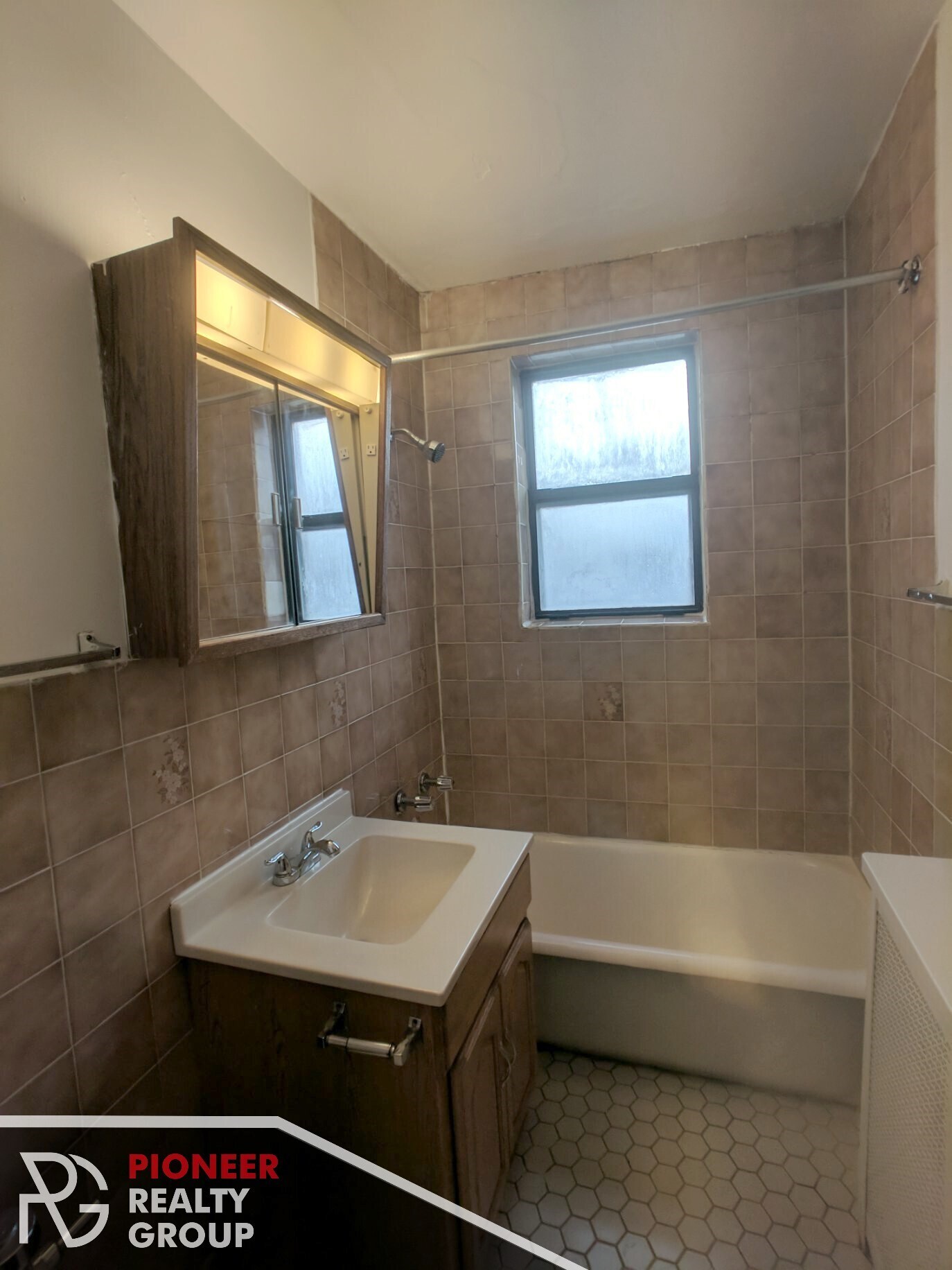 Building Photo - 739 W Belmont Ave