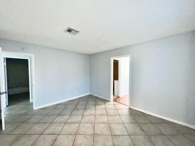 Building Photo - 5096 Spencer St