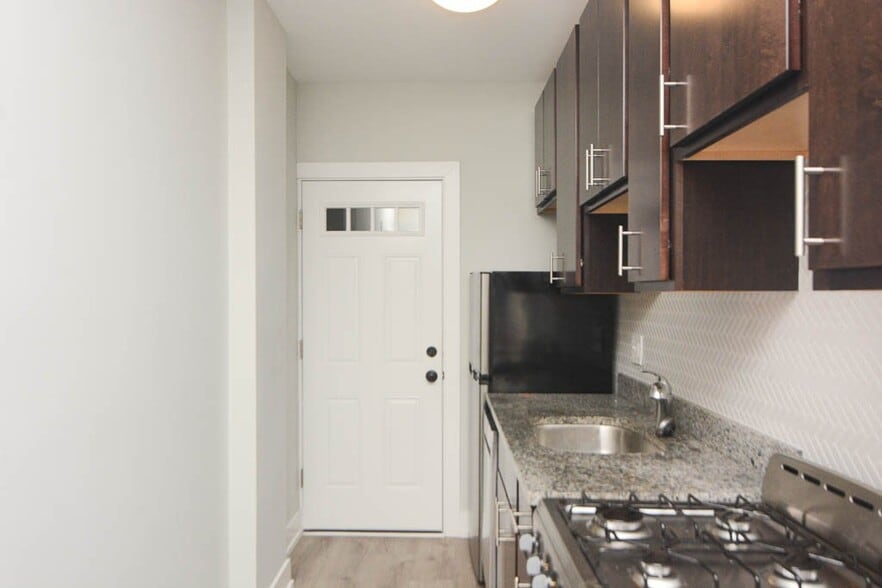 Building Photo - 725 W Brompton Ave