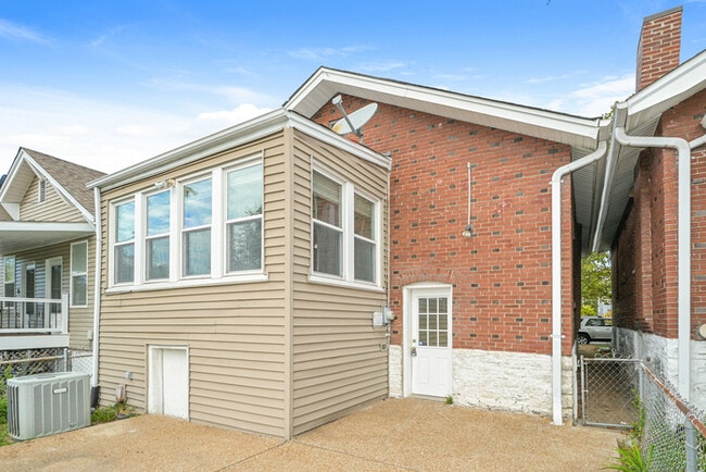 Building Photo - Fantastic 2bd/1ba home! Let yourself in!