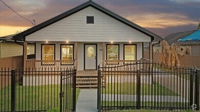 Building Photo - 6609 Avenue Q