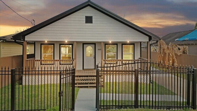 Primary Photo - 6609 Avenue Q