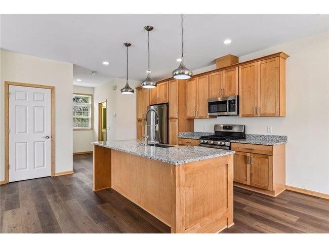 Building Photo - 2121 Village Trail