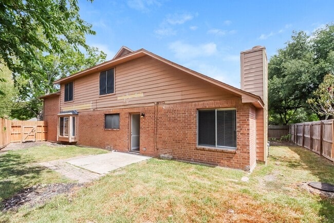 Building Photo - 16415 Hidden Gate Ct