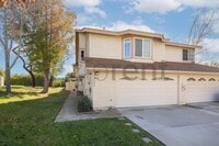 Building Photo - 2404 Manzana Way