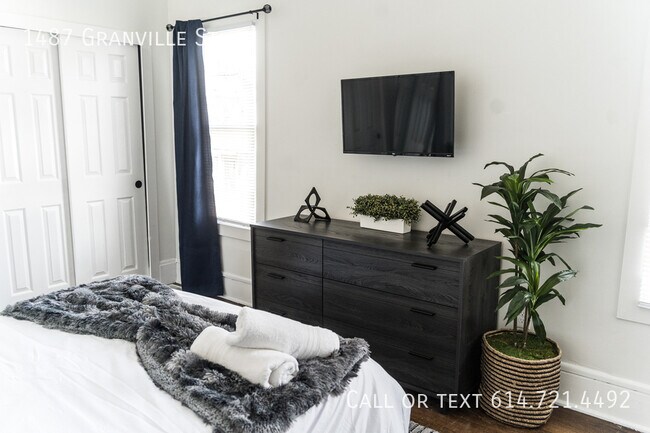 Building Photo - 1487 Granville St