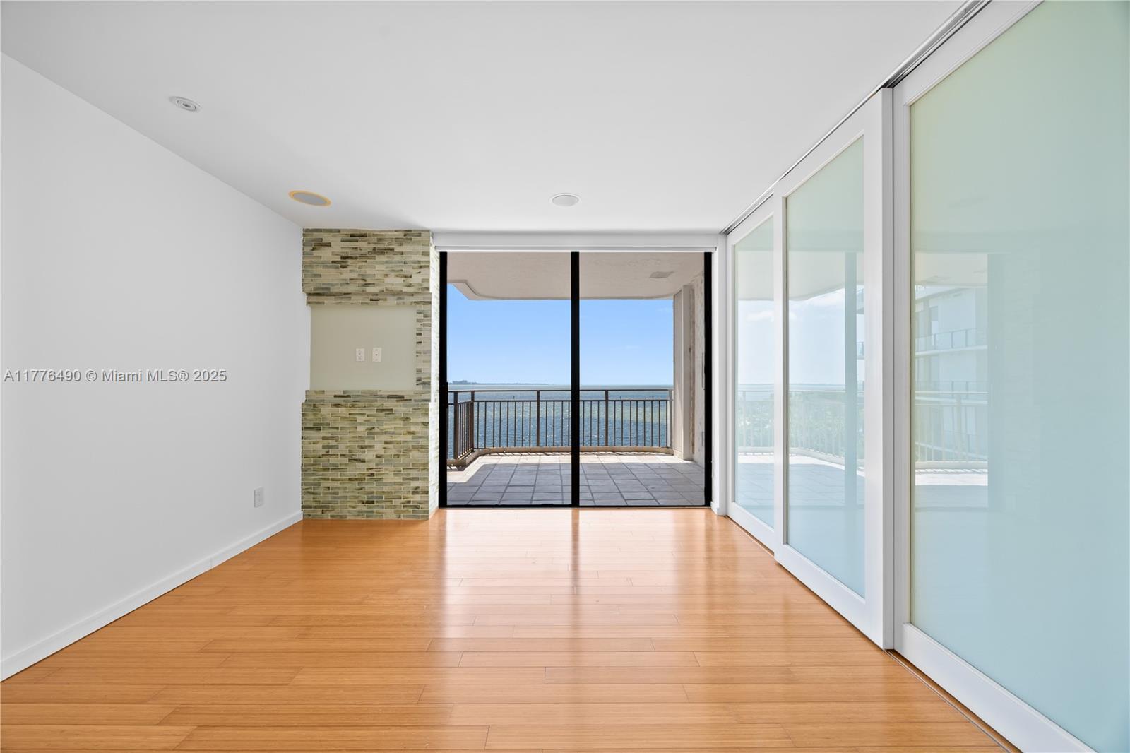 Building Photo - 1632 S Bayshore Ct