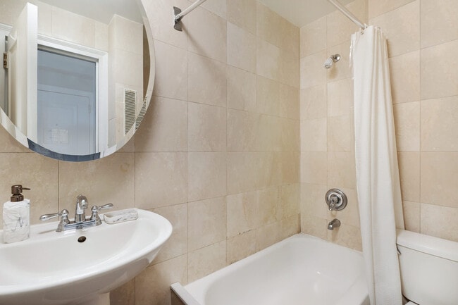 Building Photo - 240 W 73rd St