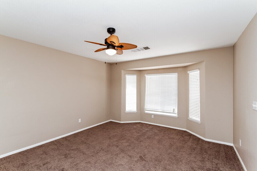 Building Photo - 334 Oak Canyon Dr