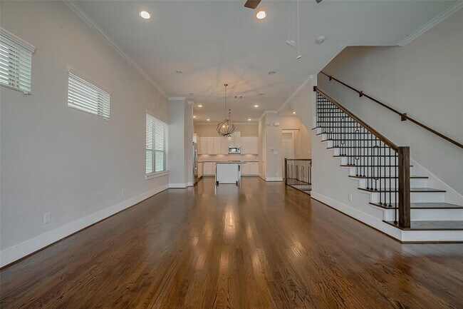 Building Photo - 5837 E Post Oak Ln