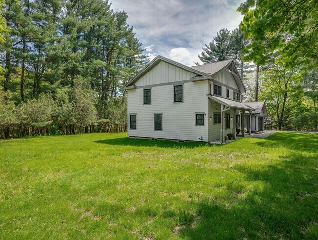 Building Photo - Modern Farmhouse 3 Bedroom 3.5 Bathroom