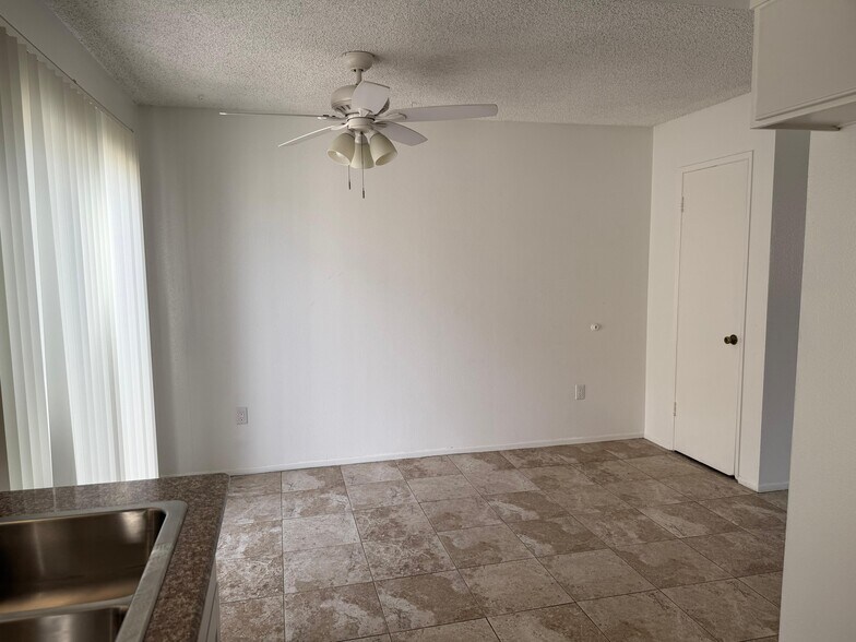 Dining Area - 1340 E Stearns Ave