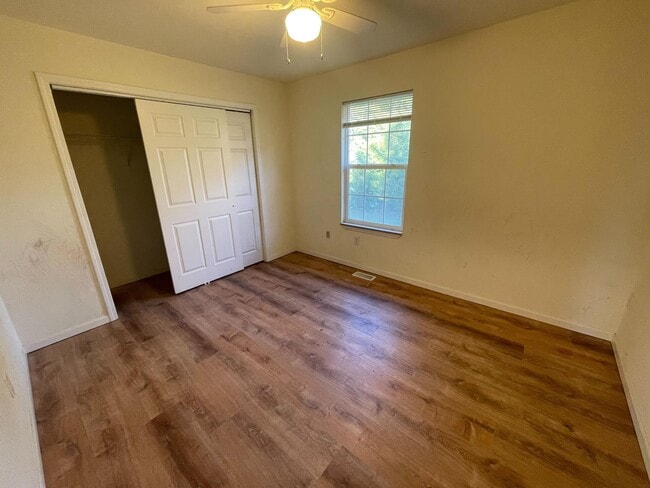 Building Photo - 1330 N Frideriki Dr