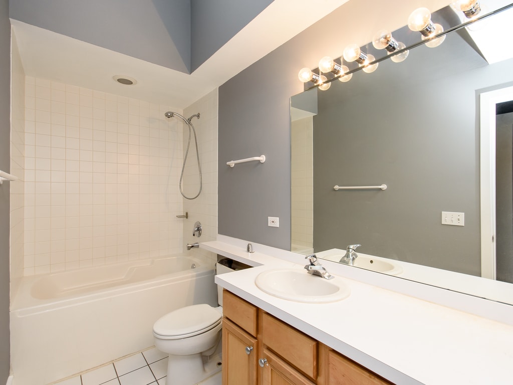 Building Photo - 165 N Canal St