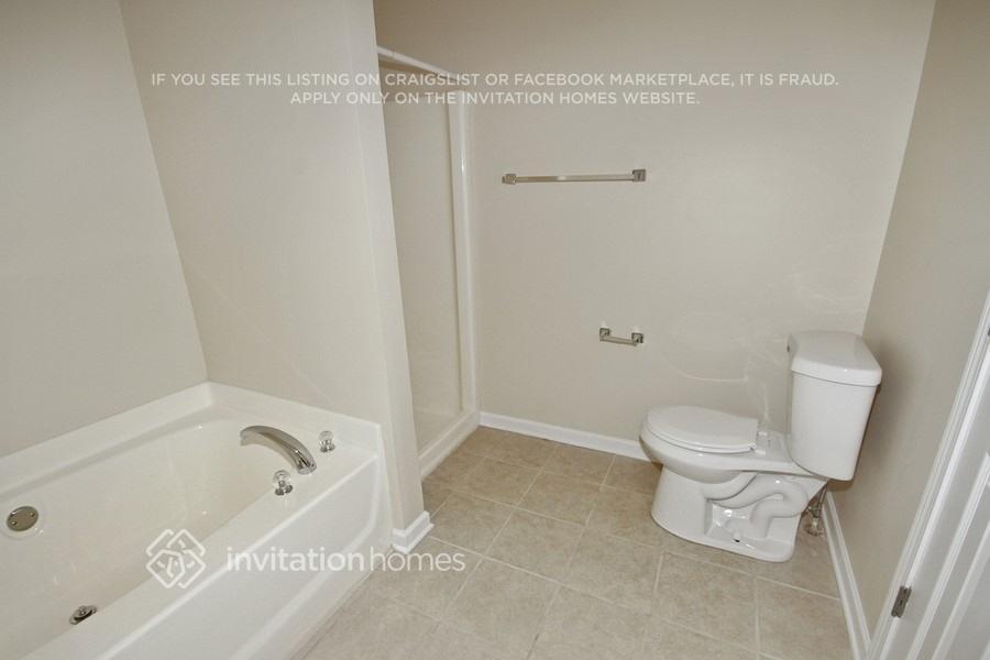 Building Photo - 1507 Locomotive Dr NE