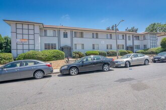 Building Photo - 4044 West Blvd