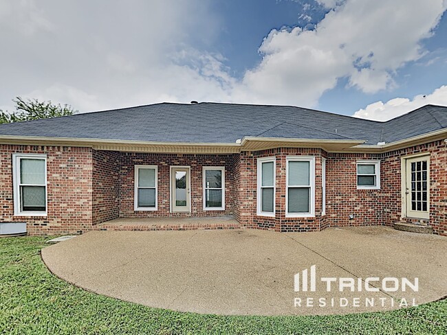 Building Photo - 1818 Brighton Dr