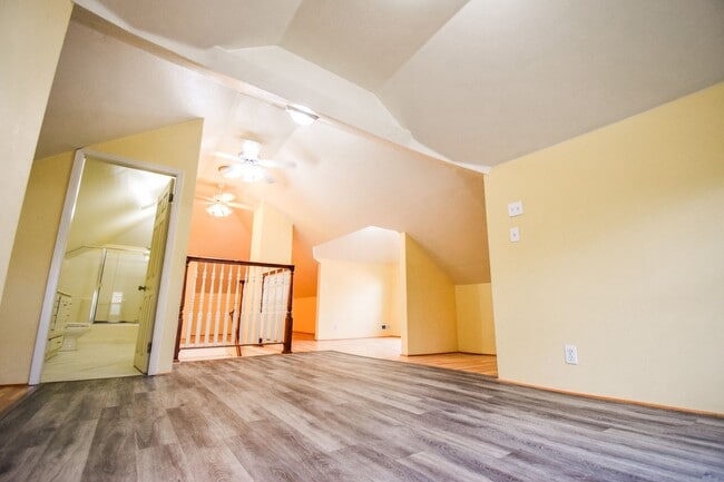 Building Photo - Spacious 4BD/2BA Two-Story Home w/ Fenced Yard & Huge Basement! Pets OK!