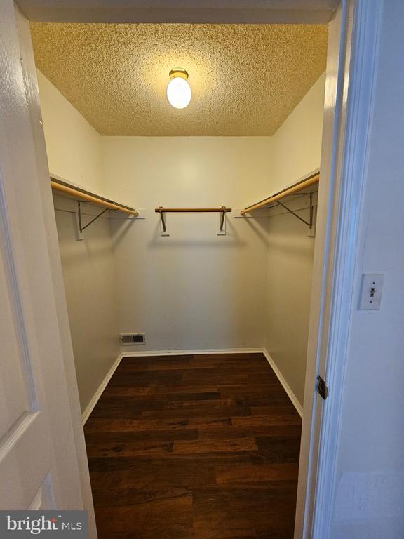Building Photo - 98 Versailles Ct