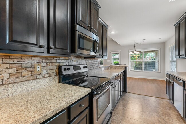 Building Photo - 323 Harbor Glen Dr SW