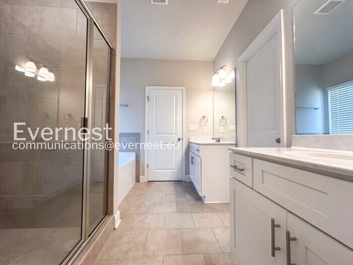 Building Photo - 8395 Loch Lomand Ln